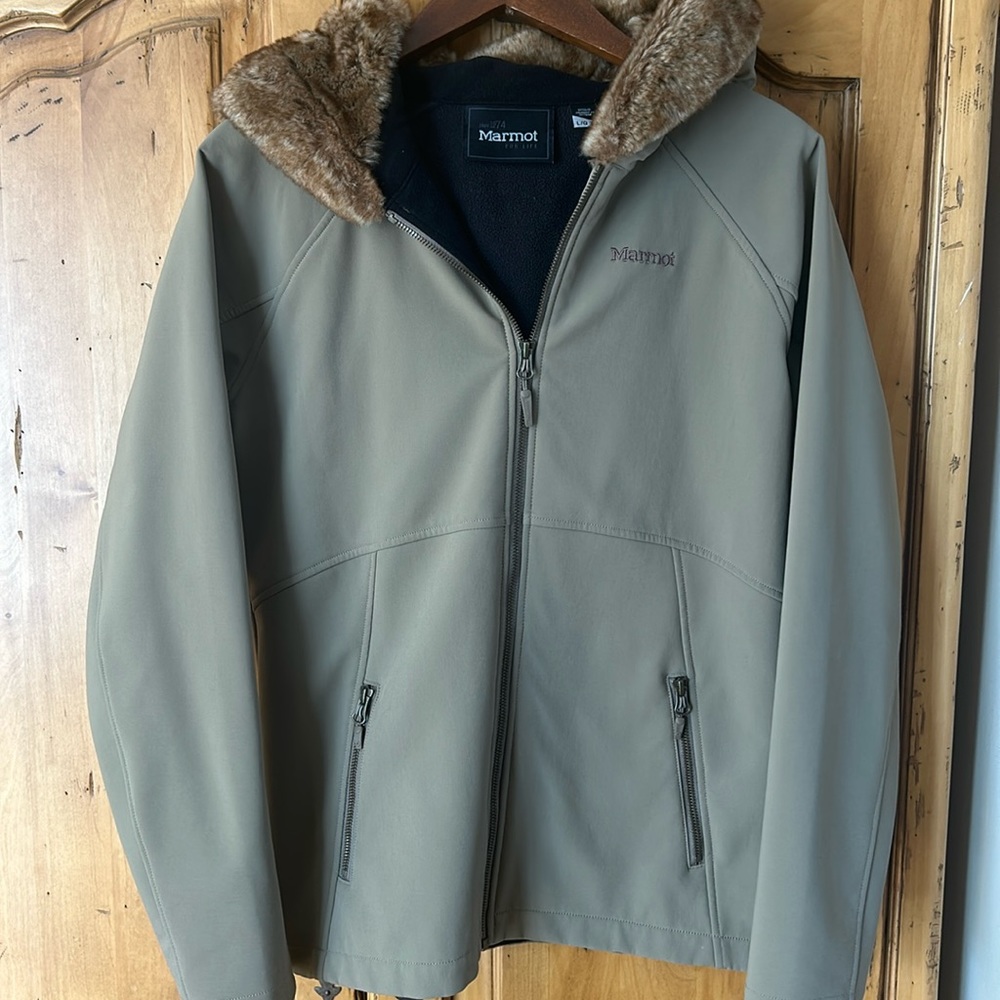Marmot Fleece Lined Fur Hooded Shell. Full Zip with Zippered Pockets, Size Large